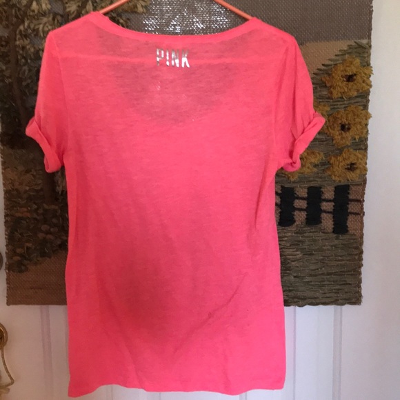 PINK lrg tee w/ P in sequins on front. - Picture 4 of 4